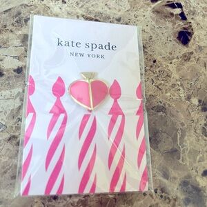 🩷🩷🩷Kate Spade Gold and Pink Heart Pin